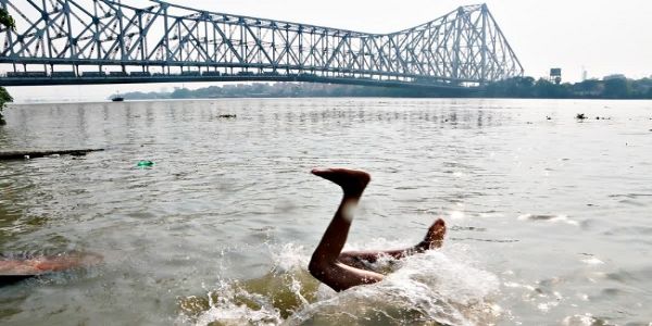 গরম থেকে পরিত্রাণ নেই, আর্দ্রতার অস্বস্তিতে কাহিল দক্ষিণবঙ্গ