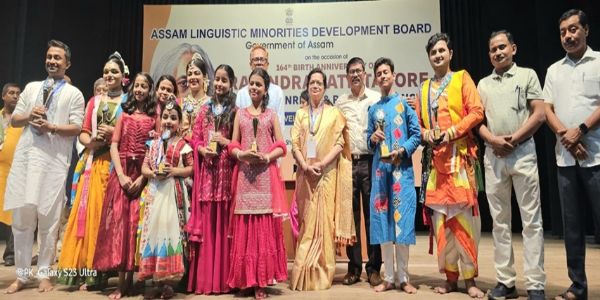 তৃতীয় রাজ্য ভিত্তিক রবীন্দ্র সংগীত ও নৃত্য প্রতিযোগিতায় বিজয়ীদের হাতে পুরস্কার অর্পণ