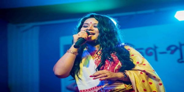 অকালে চলে গেলেন জনপ্রিয় অসমীয়া সংগীতশিল্পী, সাংস্কৃতিক আইকন গায়ত্রী হাজরিকা