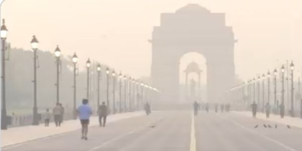 আচমকাই দিল্লির আবহাওয়ায় দূষণ, বাতাসের গুণগতমান খারাপ পর্যায়ে