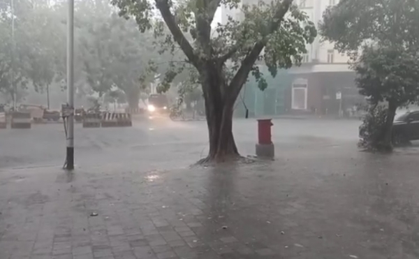 স্বস্তির বৃষ্টি মুম্বইয়ে, দহনজ্বালা থেকে পরিত্রাণ পেল বাণিজ্যনগরী