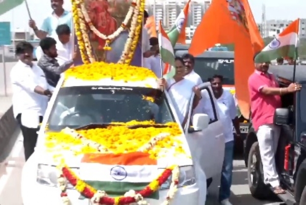 বেঙ্গালুরুতে তিরঙ্গা যাত্রার আয়োজন, নেতৃত্ব দিলেন শোভা করন্দলাজে