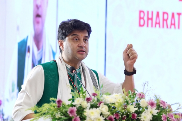বক্তব্য পেশ করছেন কেন্দ্রীয় মন্ত্রী জ্যোতিরাদিত্য   সিন্ধিয়া