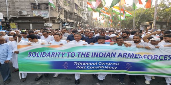 সেনাবাহিনীর প্রতি কৃতজ্ঞতা জানাতে পদযাত্রা কর্মসূচির নেতৃত্বে মেয়র