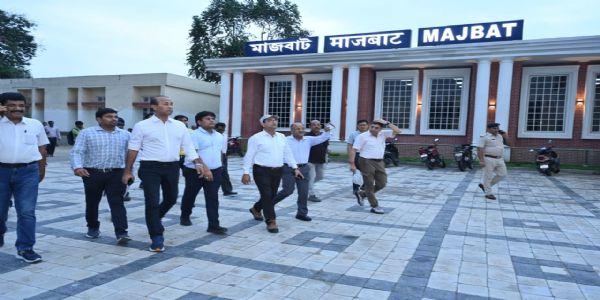 অমৃত ভারত স্টেশন প্রকল্পের অধীনে স্টেশন পুনৰ্বিকাশকার্যের অগ্রগতি পর্যালোচনা এনএফআর-এর জিএম চেতনকুমারের