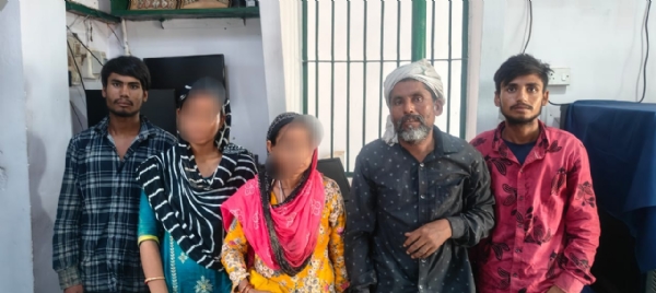 বাংলাদেশি আটক