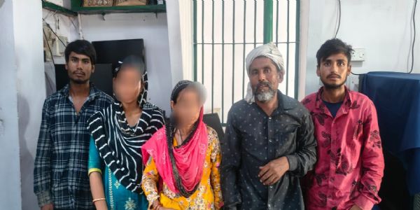 মধুপুর সীমান্তে দুই মহিলা সহ আটক পাঁচ বাংলাদেশি