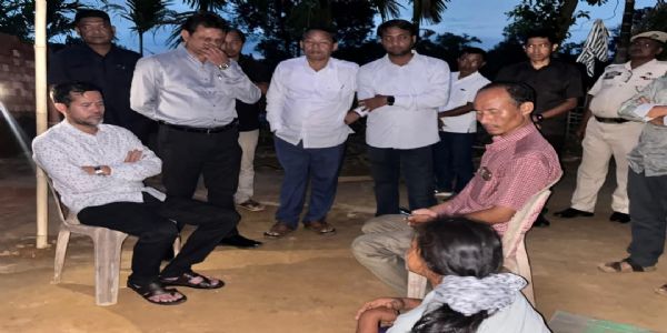 কালাঢেবাতে নিহত নাবালিকার বাড়িতে গেলেন মন্ত্রী শুক্লাচরণ