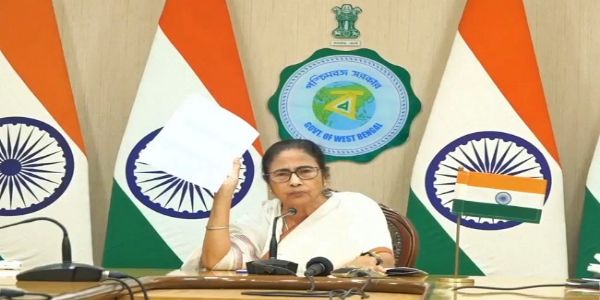 সংসদে বিশেষ অধিবেশন ডাকার অনুরোধ মমতার
