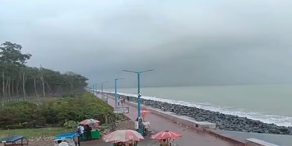 দিঘা-বকখালিতে নাগাড়ে মাইকে প্রচার, দুর্যোগের শঙ্কায় বঙ্গের উপকূল