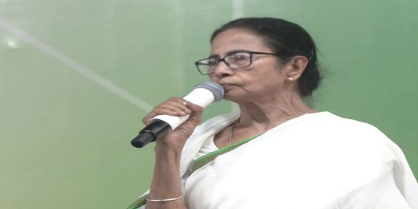 “বাংলায় আমি আছি মাথায় রাখবেন”, ওয়াকফ নিয়ে আশ্বাস মমতার