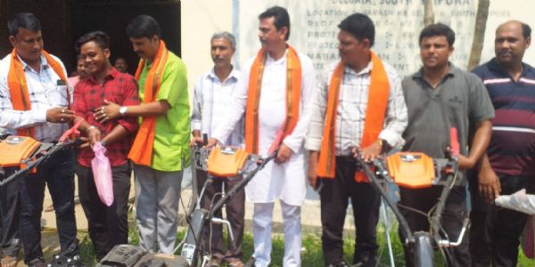 ঋষ্যমুখে বিনামূল্যে কৃষি যন্ত্রাংশ বিতরণ