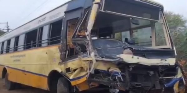 শিবগঙ্গায় বাস ও দুধের গাড়ির সংঘর্ষে মৃত ৩, আহত কমপক্ষে ১০ জন