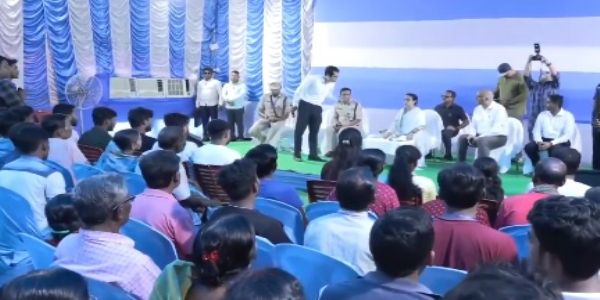 মুর্শিদাবাদ হিংসায় ক্ষতিগ্রস্তদের সাহায্য, নিহত জওয়ানের স্ত্রীকে চাকরি