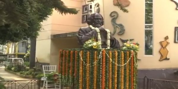 শিলিগুড়িতে রবীন্দ্র জয়ন্তী উদযাপন, কবিগুরুর মূর্তিতে শ্রদ্ধাঞ্জলি ও মাল্যদান