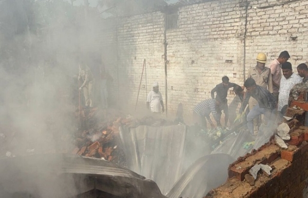 হাসপাতালের সামনে গোদামে আগুন, লক্ষাধিক টাকার ক্ষতি