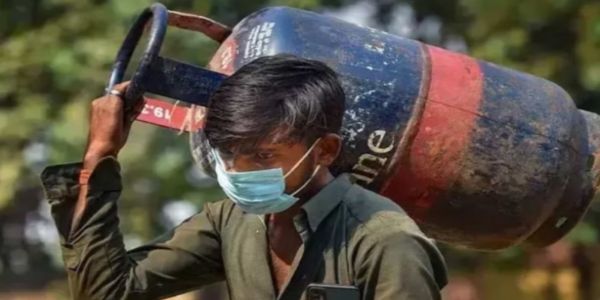 ফের সস্তা বাণিজ্যিক সিলিন্ডার, ১ জুন থেকে কার্যকর নতুন দাম