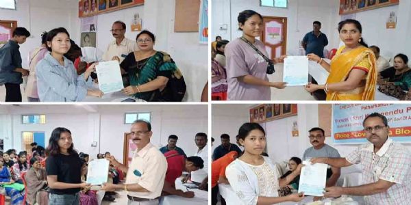 লোয়াইরপোয়ায় মন্ত্রী কৃষ্ণেন্দুর উপস্থিতিতে মেধাবী ও অসুস্থদের চিকিৎসায় মুখ্যমন্ত্রী ত্রাণ তহবিলের ১১৪টি চেক বণ্টন