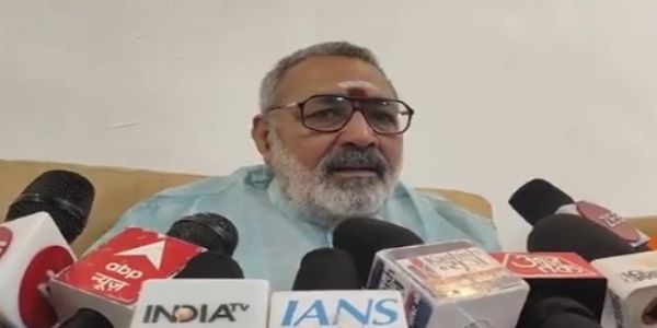 কংগ্রেসকে তোপ গিরিরাজ সিংয়ের, সন্ত্রাস প্রসঙ্গে বিঁধলেন মেহবুবাকেও