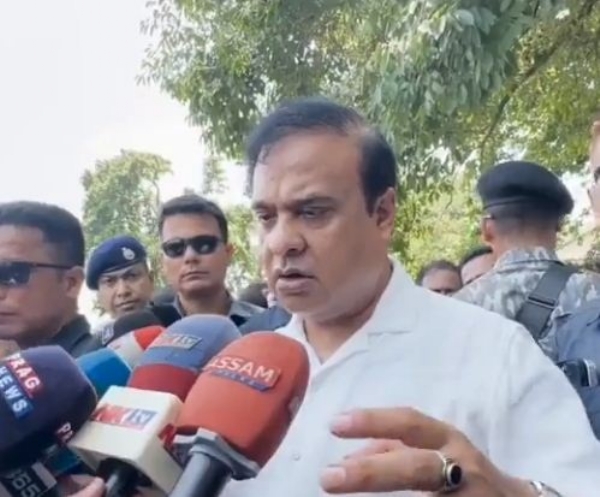 সাংবাদিকদের সঙ্গে কথা বলছেন মুখ্যমন্ত্রী ড. শর্মা