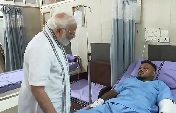 “কীভাবে বেঁচে গেলাম জানিনা”, মোদীকে অভিশপ্ত বিমানের একমাত্র জীবিত যাত্রী
