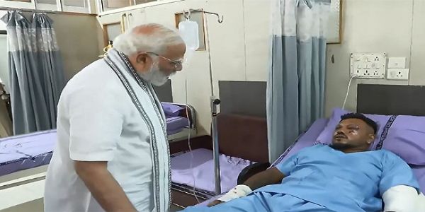 “কীভাবে বেঁচে গেলাম জানিনা”, মোদীকে অভিশপ্ত বিমানের একমাত্র জীবিত যাত্রী