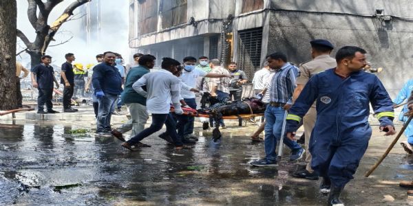 আহমেদাবাদ দুর্ঘটনা: বিমানের পেছনদিক থেকে বিমানসেবিকার দেহ উদ্ধার, ৪ মেডিকেল পড়ুয়ার মৃত্যু