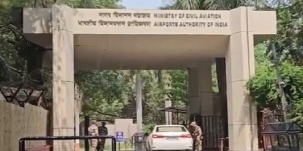 অসামরিক বিমান পরিবহণ মন্ত্রীর নেতৃত্বে উড়ান সুরক্ষায় বৈঠক