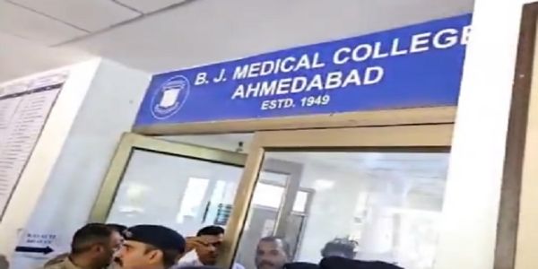 আহমেদাবাদ বিমান দুর্ঘটনা: শনিবার ডিএনএ পরীক্ষার ভিড় হাসপাতালে