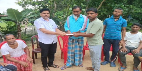 মানবতার উজ্জ্বল দৃষ্টান্ত, অসহায় যুবকের পাশে যাত্রাপুর পঞ্চায়েত প্রধান ও উপপ্রধান