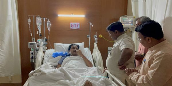 হাসপাতালে চিকিৎসাধীন সাংসদ অভিজিতের সঙ্গে সাক্ষাৎ সুকান্তর