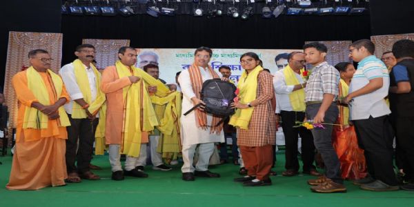 কৃতী ছাত্রছাত্রীদের সংবর্ধনা দিল বিজেপি