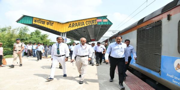 আরারিয়া-গলগলিয়া নতুন ব্রডগেজ লাইন প্রকল্প পরিদর্শন এনএফ রেলের জিএম (নির্মাণ)–এর