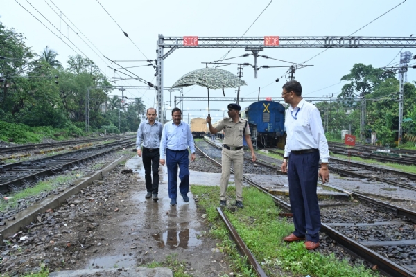 রেলওয়ের এডিজিএম এবং ডিআরএম সহ বরিষ্ঠ আধিকারিকদের পরিস্থিতির ওপর নজরদারি