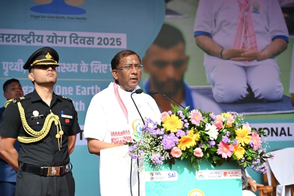 বক্তব্য পেশ করছেন রাজ্যপাল লক্ষ্মণপ্রসাদ আচার্য
