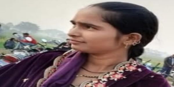 মহিলা চোরাচালানকারীর আদালতে আত্মসমর্পণ