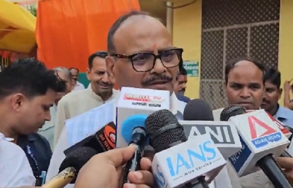 সমাজবাদী পার্টি এখন সম্পূর্ণরূপে বিচ্ছিন্ন: ব্রজেশ পাঠক