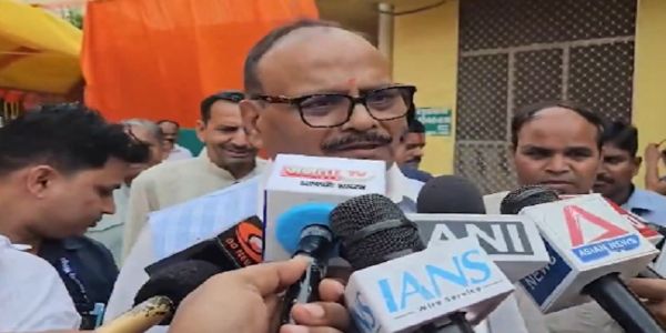 সমাজবাদী পার্টি এখন সম্পূর্ণরূপে বিচ্ছিন্ন: ব্রজেশ পাঠক