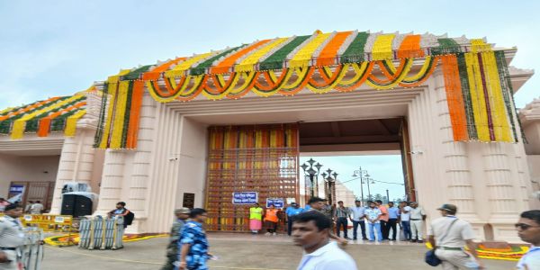 রথযাত্রায় ভিড় নিয়ে চাপানউতোর, বাদ সাধল ঝিরঝিরে বৃষ্টি