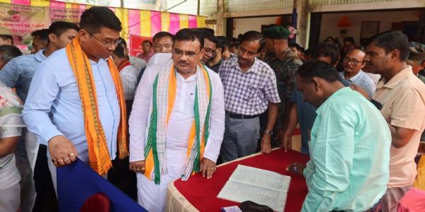 অম্পিতে প্রশাসনিক শিবিরে সুবিধা নিলেন জনজাতিরা