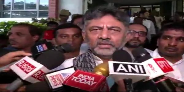 “ভিড়, উন্মাদনা ছিল, পুলিশ লাঠি চালাতে পারত না”, দাবি কর্নাটকের উপ মুখ্যমন্ত্রীর