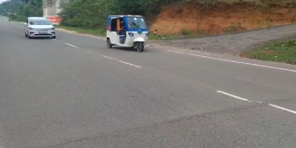 ৮ নং জাতীয় সড়কের বেহাল দশা, দুর্ঘটনার আশঙ্কায় প্রমাদ গুনছেন চালকরা