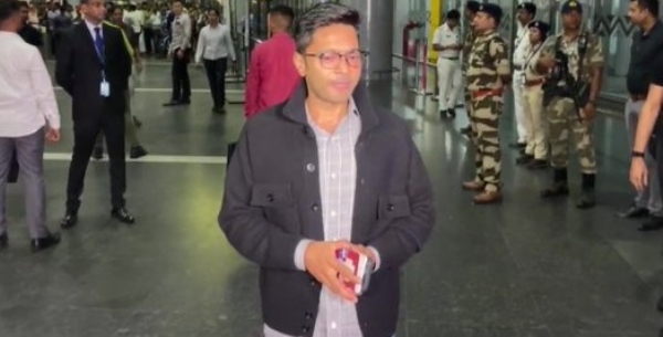 অভিষেক জানালেন কিছু কাজ আছে