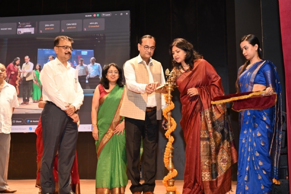 প্রদীপ প্রজ্বলন করে প্লাস্টিক দূষণের অবসান শীর্ষক অনুষ্ঠানের শুভারম্ভ