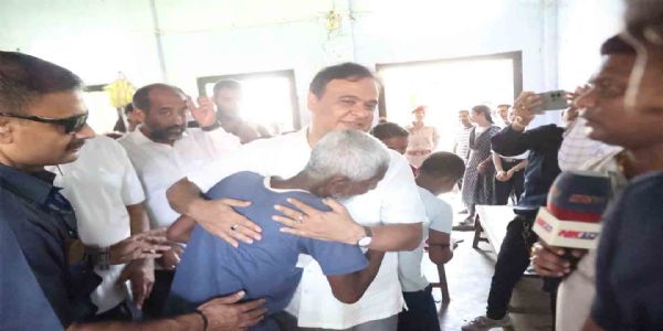 আপডেট...বন্যার্তদের সমস্ত সরকারি সাহায্যের আশ্বাস মুখ্যমন্ত্ৰীর