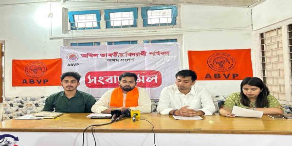 কোচিং ইনস্টিটিউটের স্বেচ্ছাচারিতা নিয়ন্ত্রণ এবং শীঘ্র বিশ্ববিদ্যালয়গুলির উপাচার্য নিয়োগের দাবি এবিভিপির
