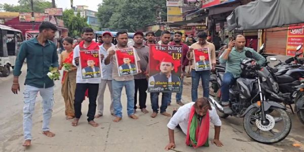 অখিলেশ যাদবের জন্মদিনে সঙ্কট মোচন মন্দিরে বিশেষ পূজা করলেন কর্মীরা