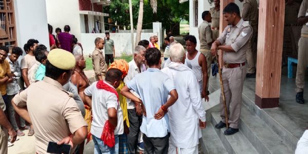 আজমগড়ে মা ও নিজের দুই শিশু সন্তানকে খুন করে আত্মঘাতী যুবক