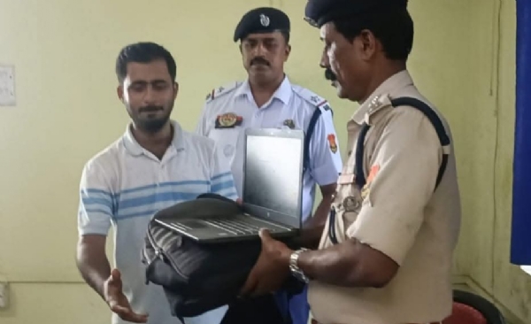 ল্যাপটপ ফিরে পেলেন যুবক