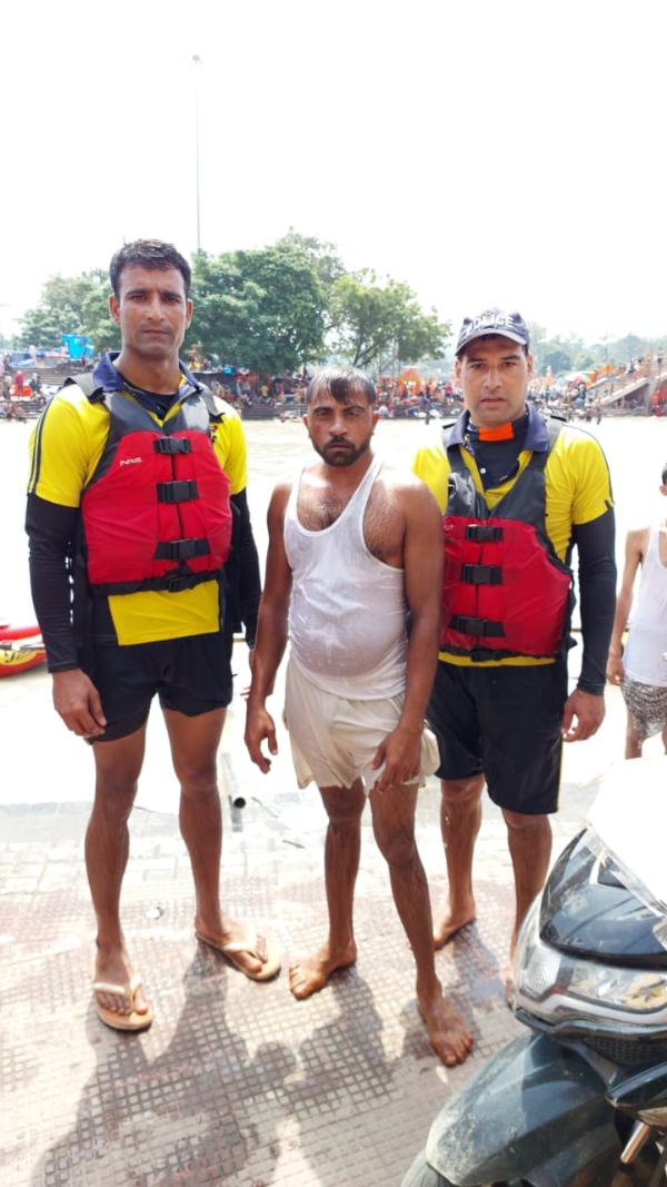 গঙ্গায় ডুবে যাওয়া তিন কানওয়ার যাত্রীকে উদ্ধার করল এসডিআরএফ